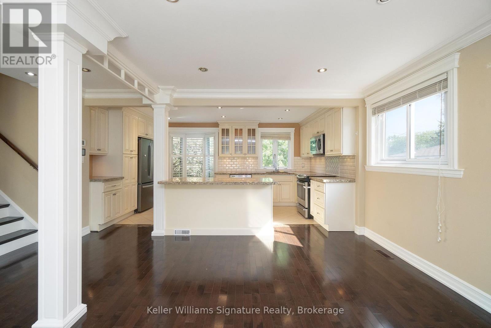 Photo 13 of 713 Mullin Way, Burlington ON