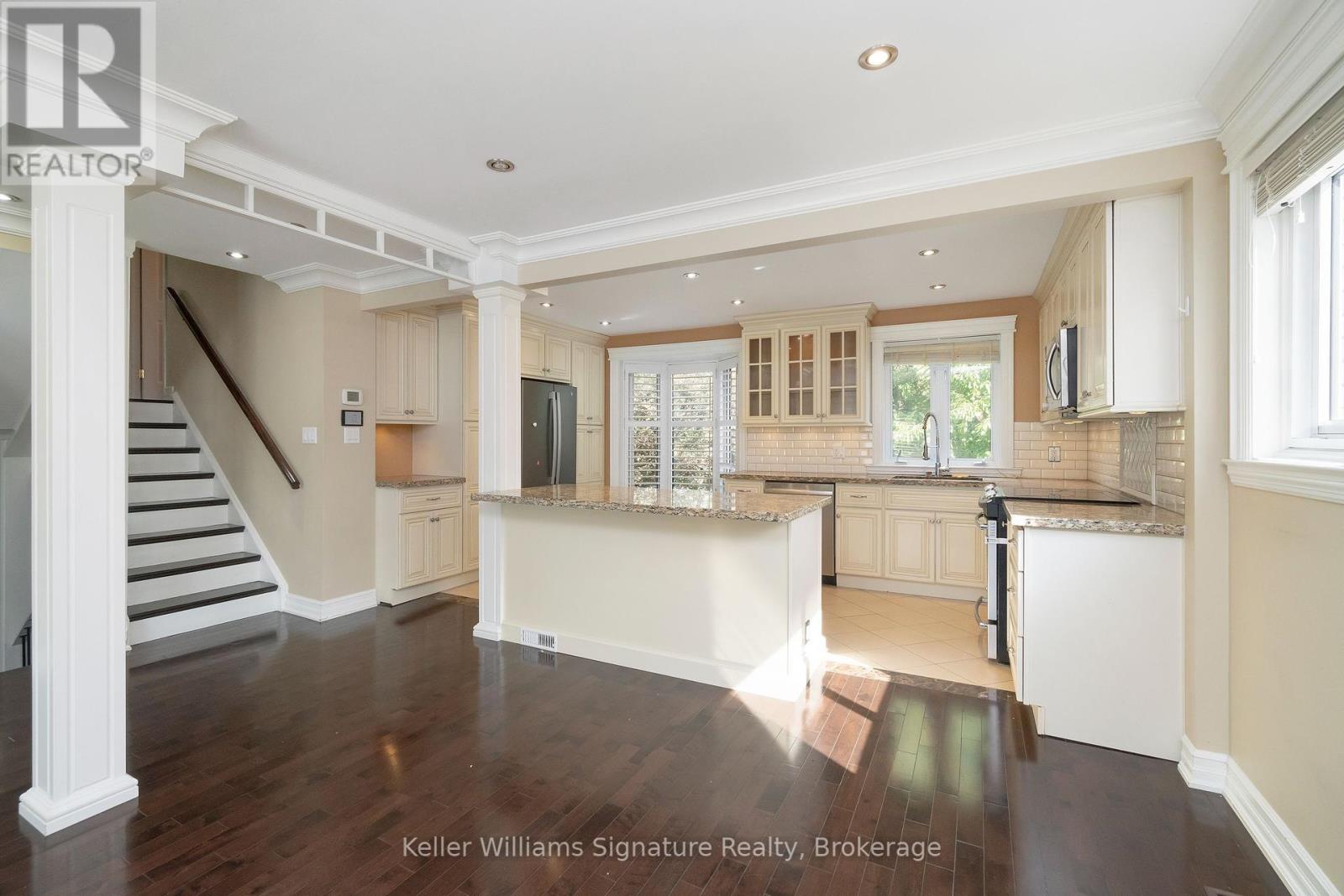 Photo 14 of 713 Mullin Way, Burlington ON
