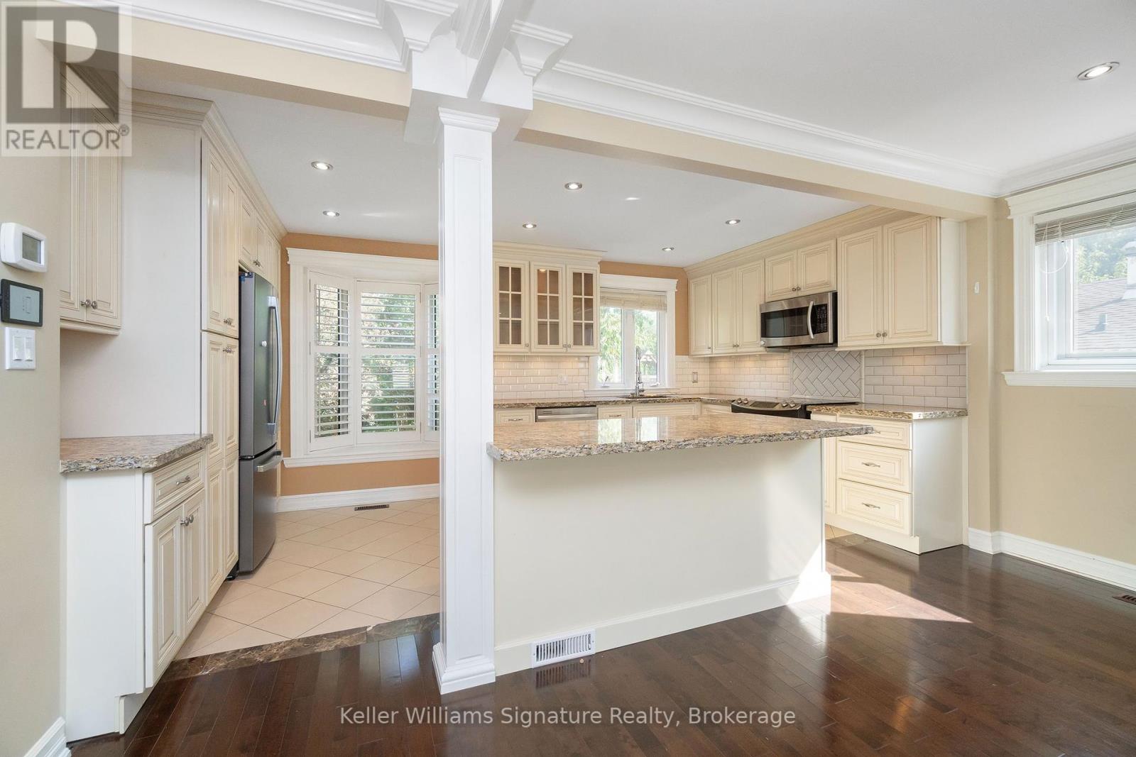 Photo 15 of 713 Mullin Way, Burlington ON