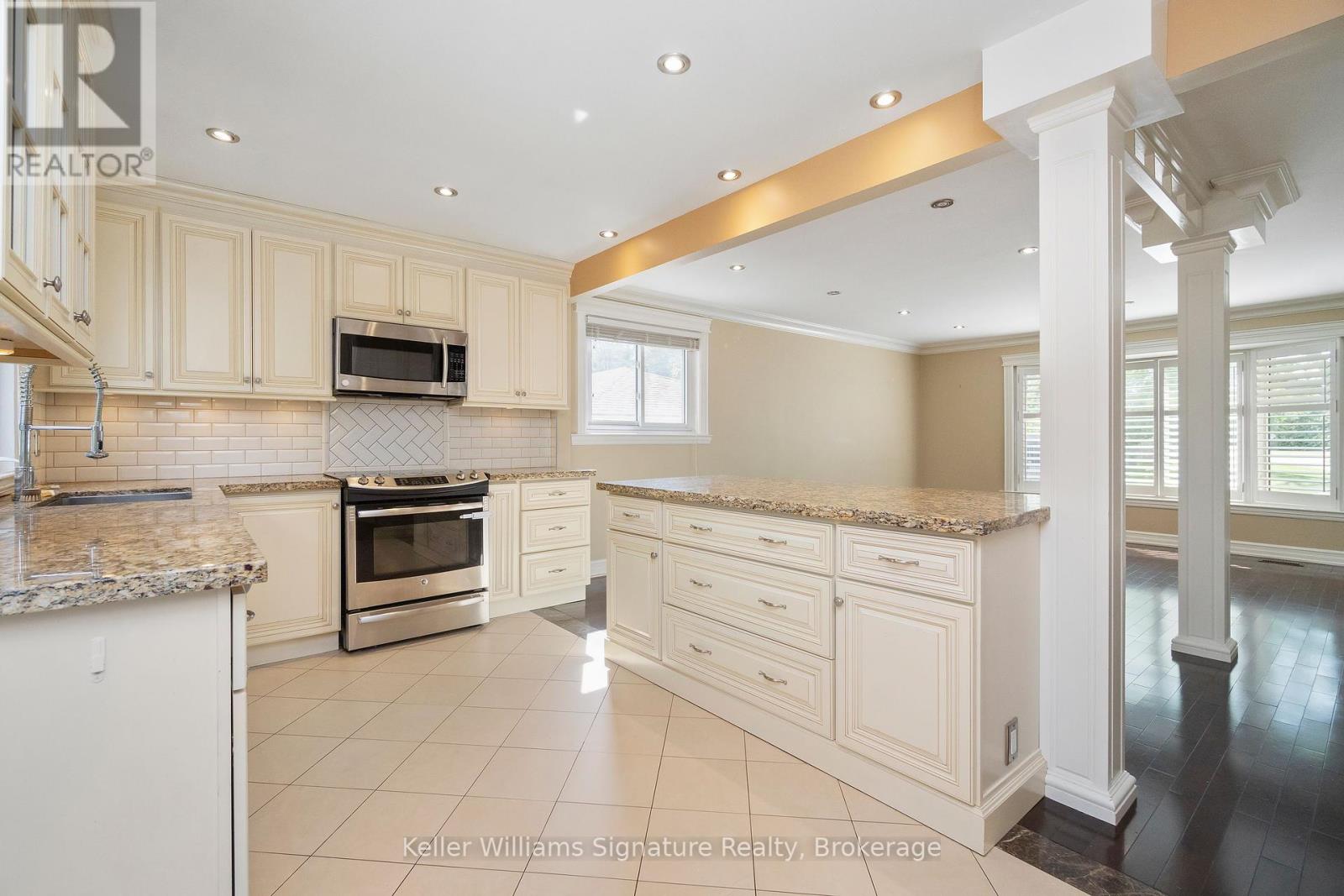 Photo 17 of 713 Mullin Way, Burlington ON