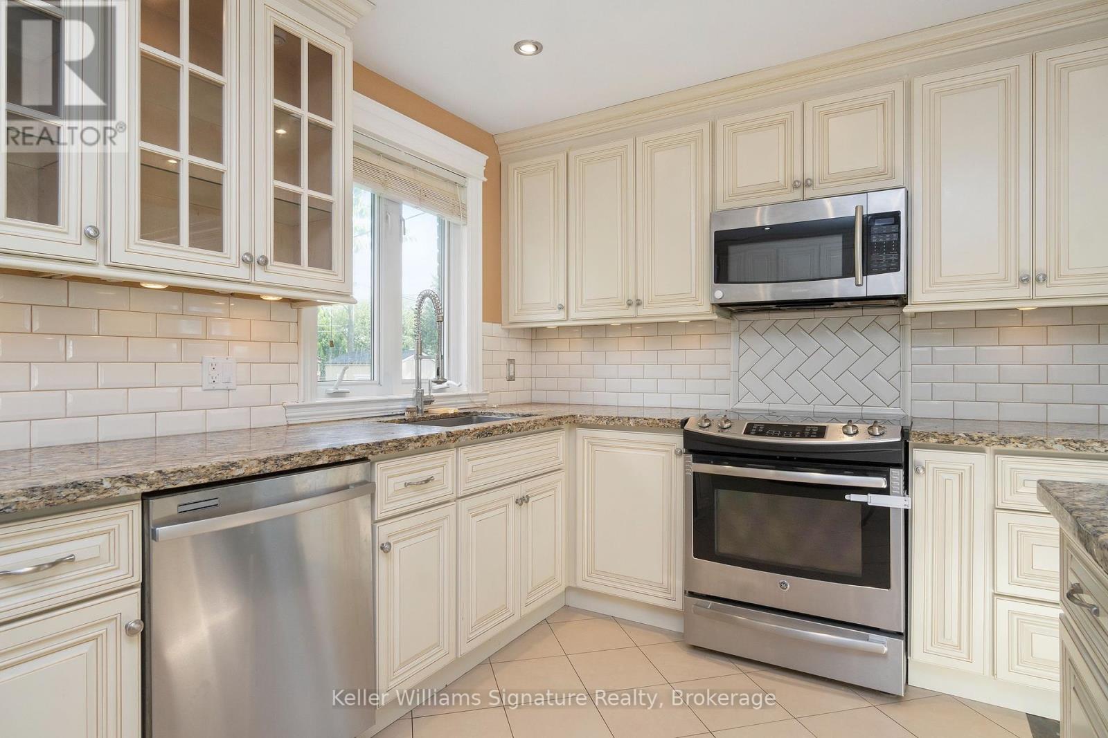 Photo 18 of 713 Mullin Way, Burlington ON