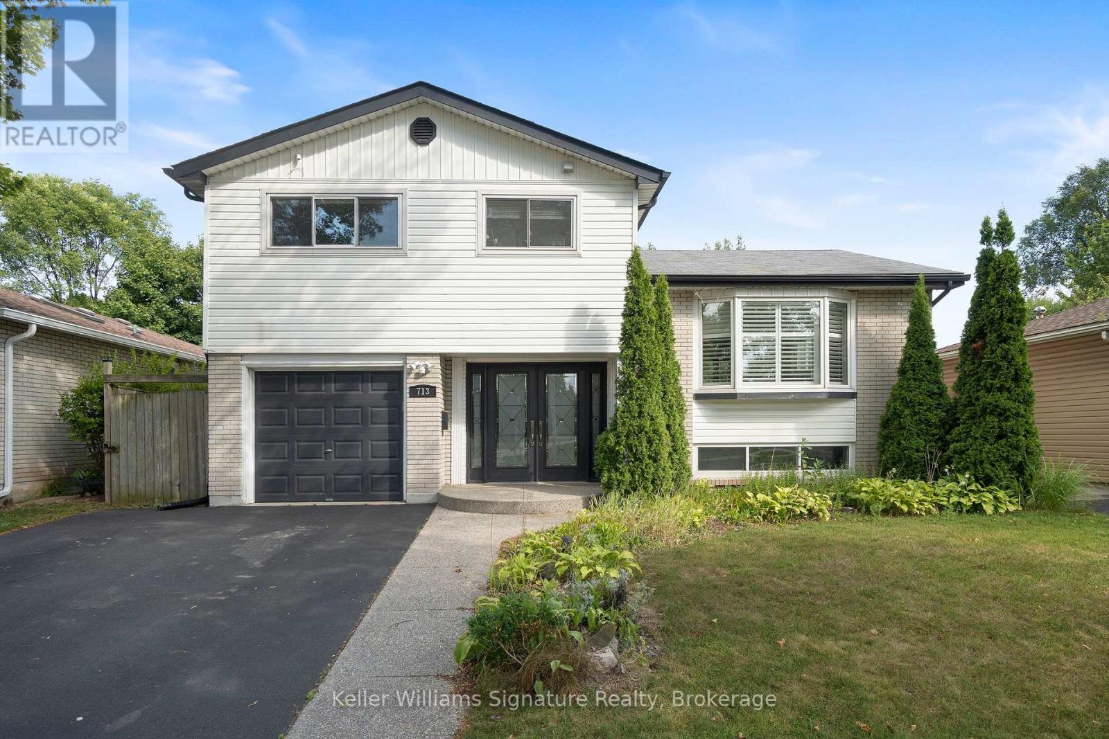 Photo 2 of 713 Mullin Way, Burlington ON