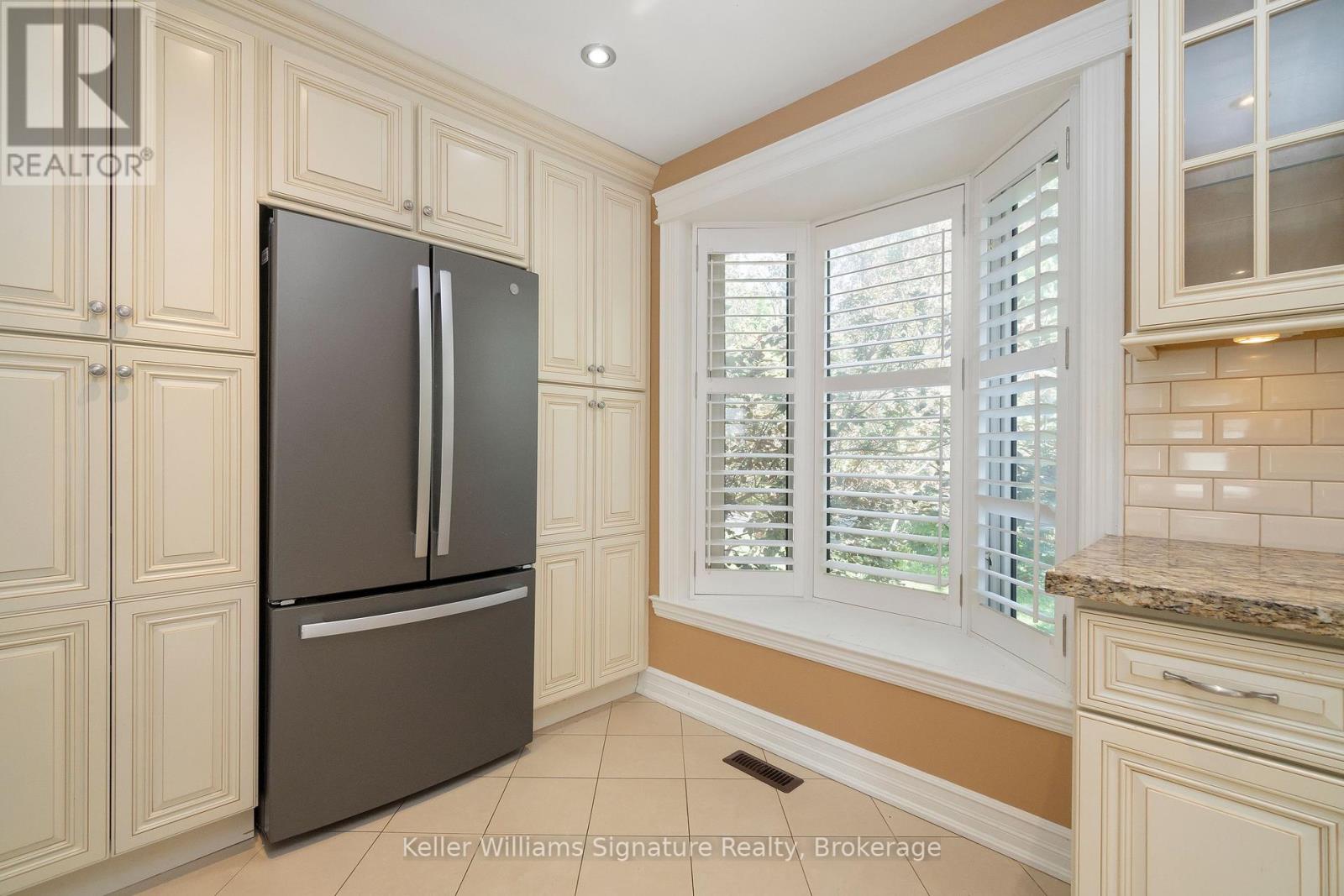Photo 20 of 713 Mullin Way, Burlington ON
