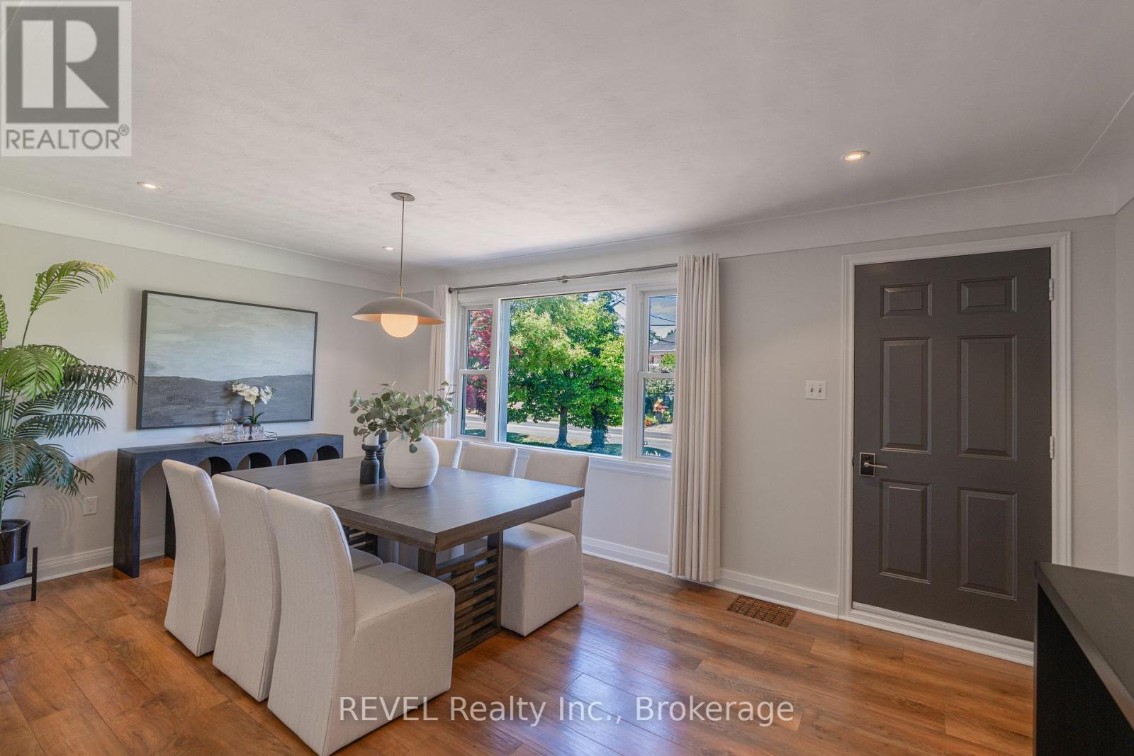 Photo 3 of 522 Mississagua Street, Niagaraonthelake ON