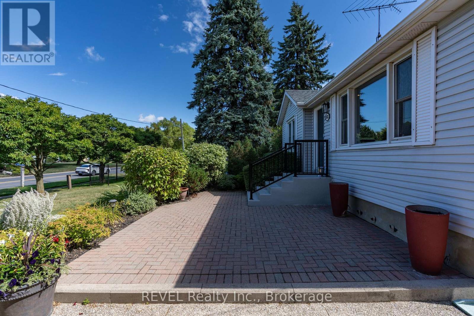 Photo 38 of 522 Mississagua Street, Niagaraonthelake ON