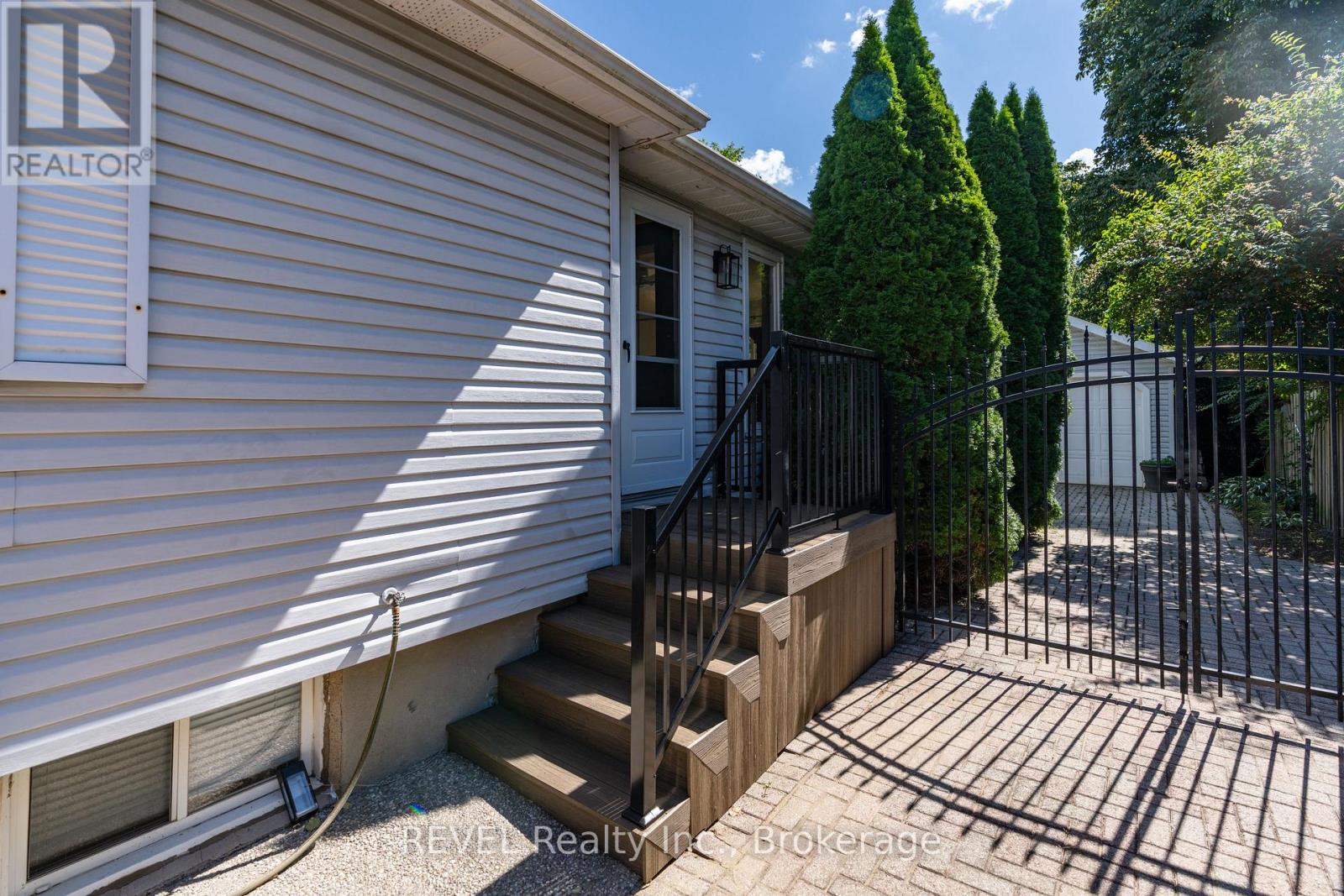Photo 40 of 522 Mississagua Street, Niagaraonthelake ON