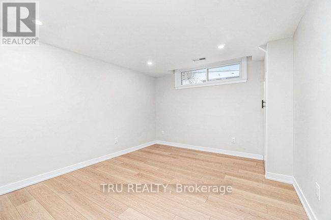 Photo 24 of 39 Sunnycrest Drive, Ottawa ON