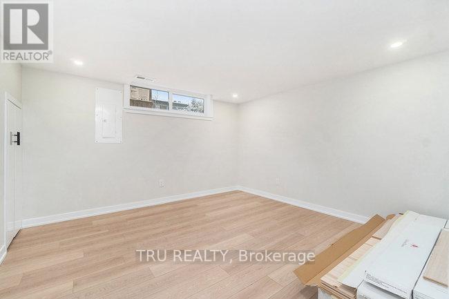 Photo 19 of 39 Sunnycrest Drive, Ottawa ON