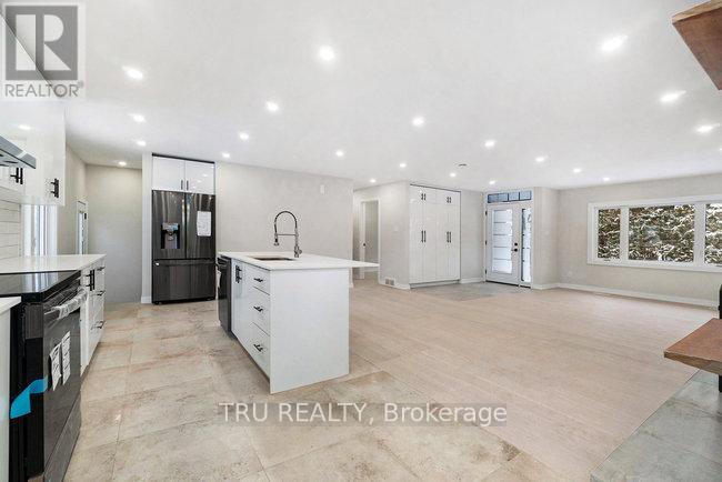 Photo 18 of 39 Sunnycrest Drive, Ottawa ON