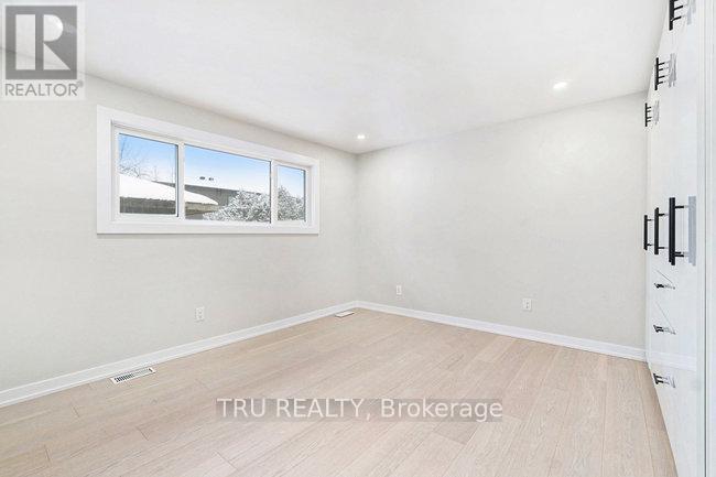 Photo 20 of 39 Sunnycrest Drive, Ottawa ON