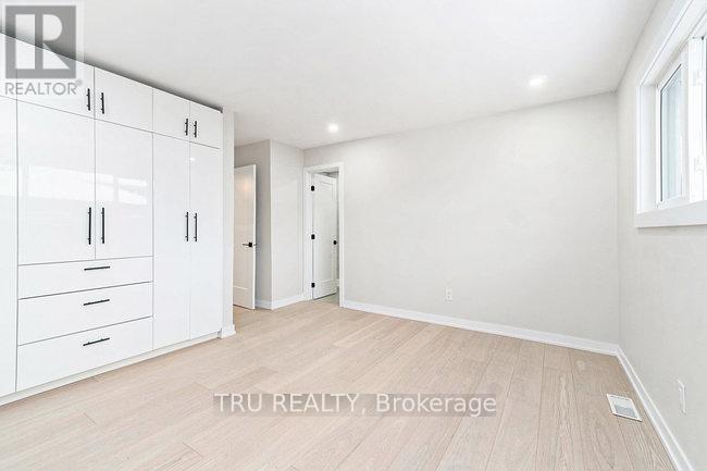 Photo 21 of 39 Sunnycrest Drive, Ottawa ON
