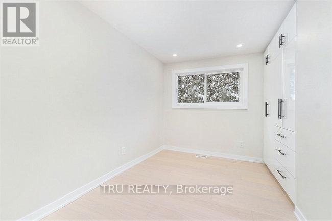 Photo 23 of 39 Sunnycrest Drive, Ottawa ON