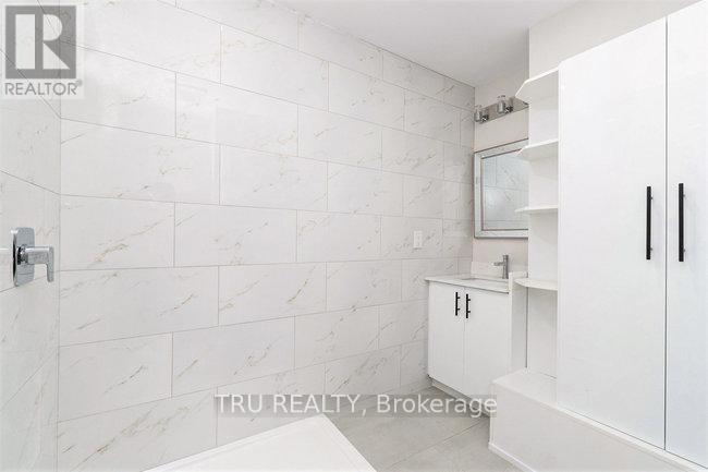 Photo 32 of 39 Sunnycrest Drive, Ottawa ON