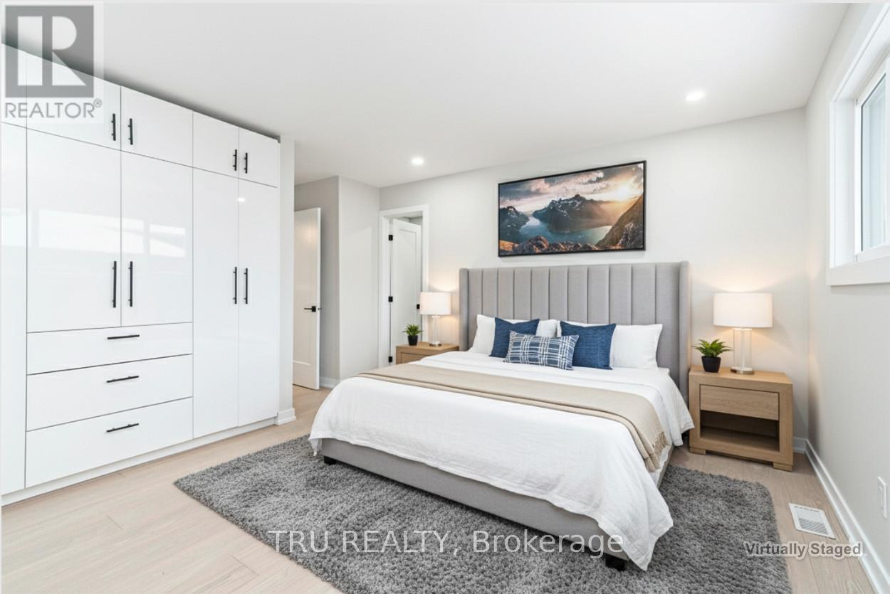 Photo 3 of 39 Sunnycrest Drive, Ottawa ON