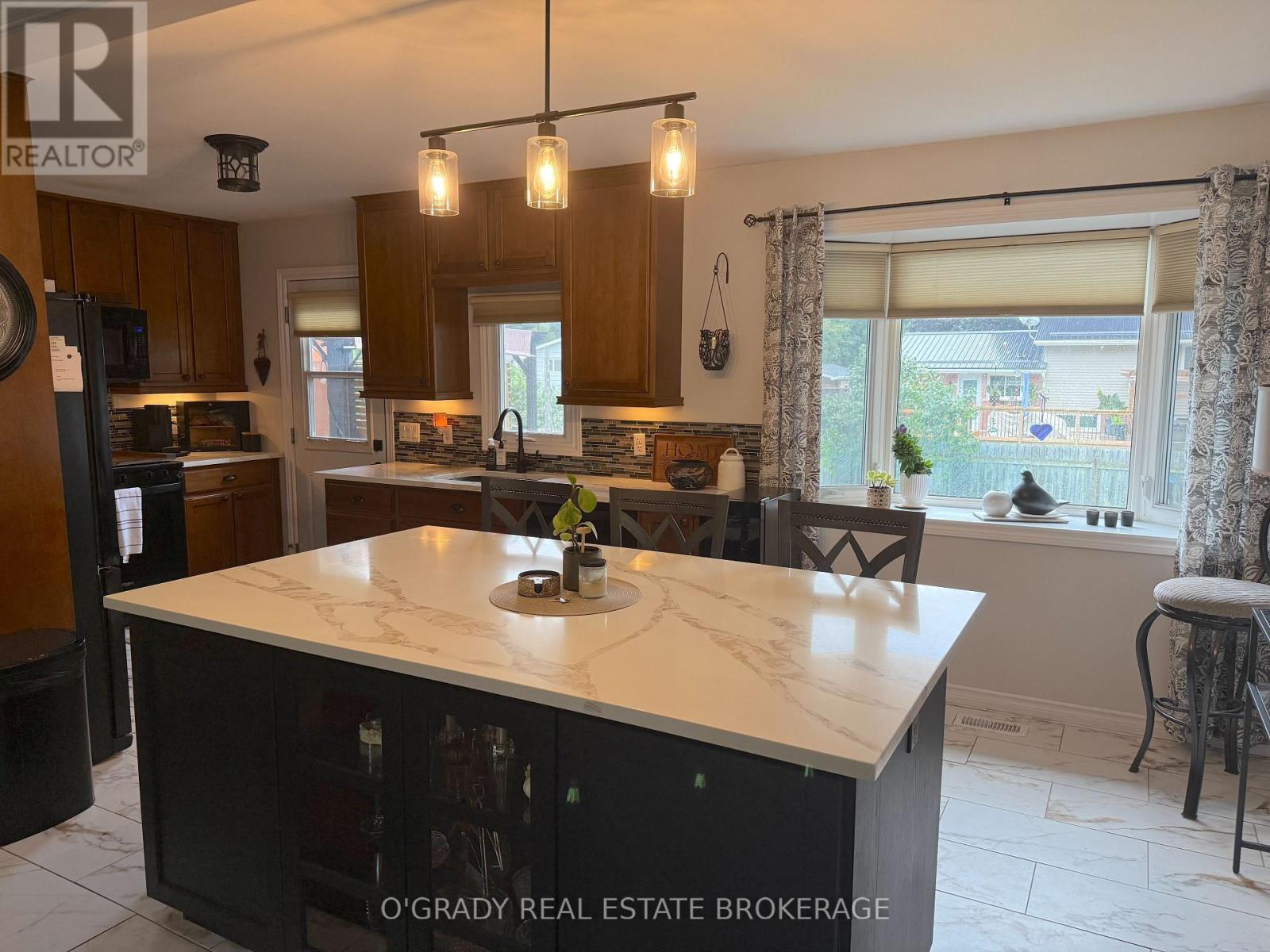 Photo 12 of 47 Meighen Crescent, Brockville ON