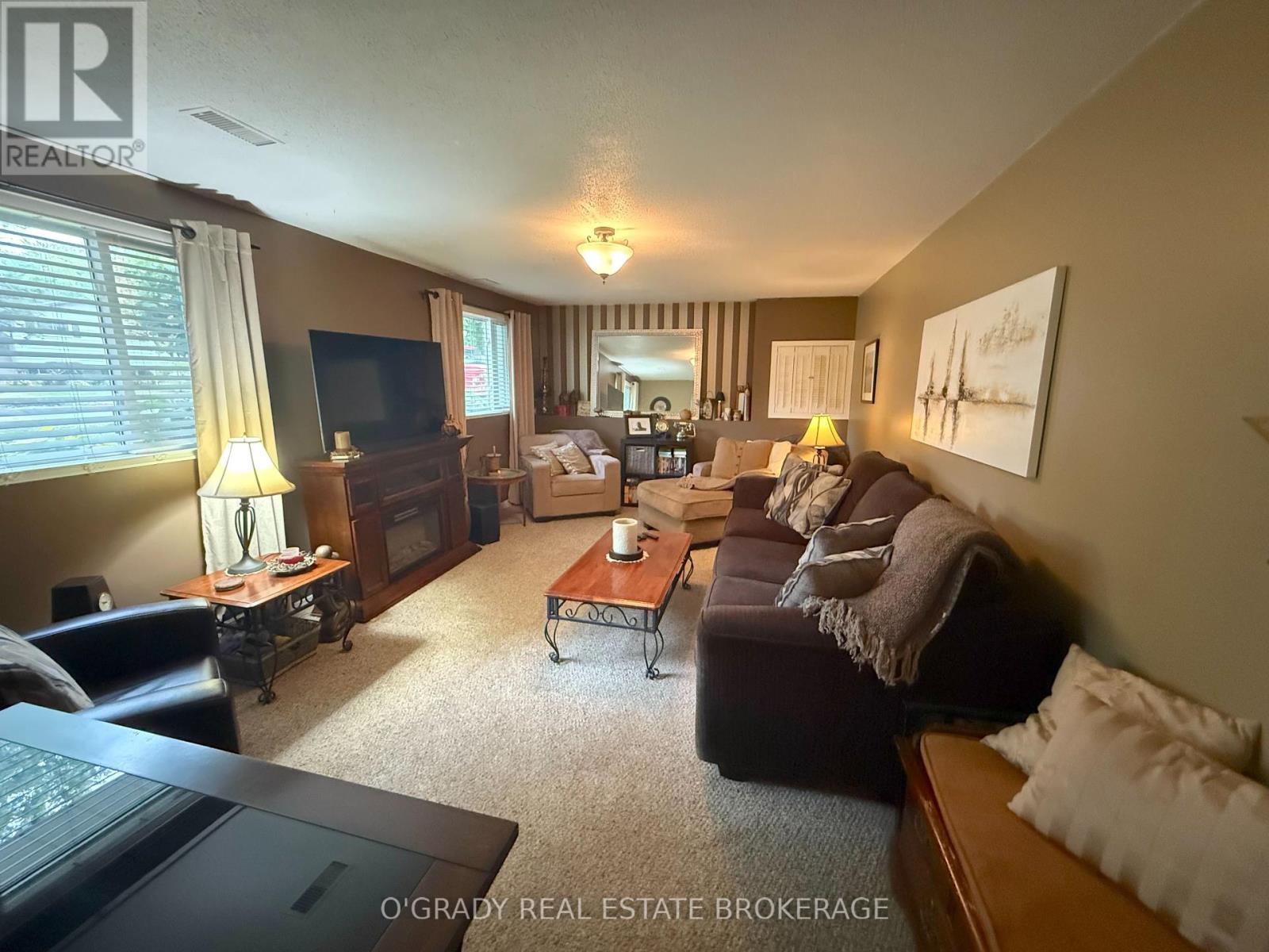 Photo 23 of 47 Meighen Crescent, Brockville ON