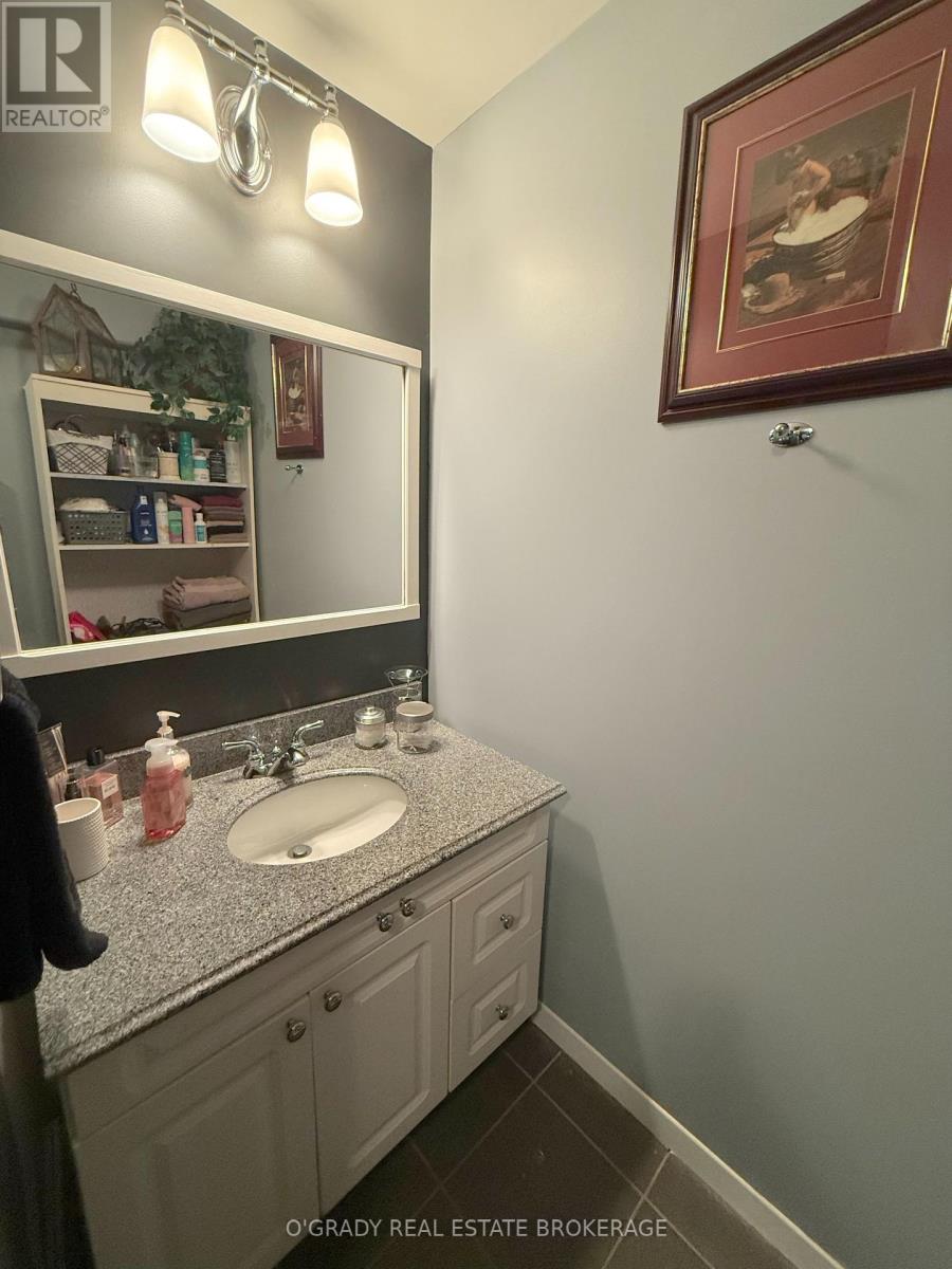 Photo 24 of 47 Meighen Crescent, Brockville ON