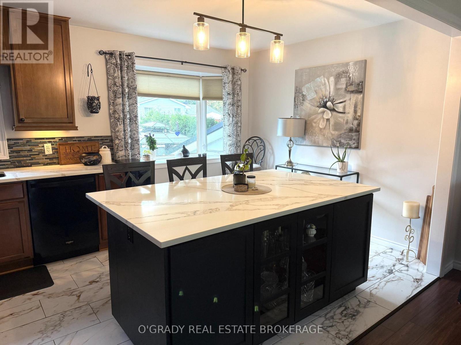 Photo 8 of 47 Meighen Crescent, Brockville ON