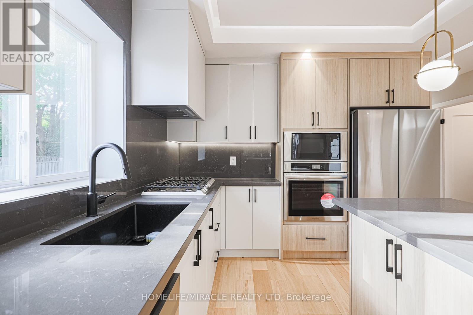 Photo 16 of 88 Inniswood Drive, Toronto ON