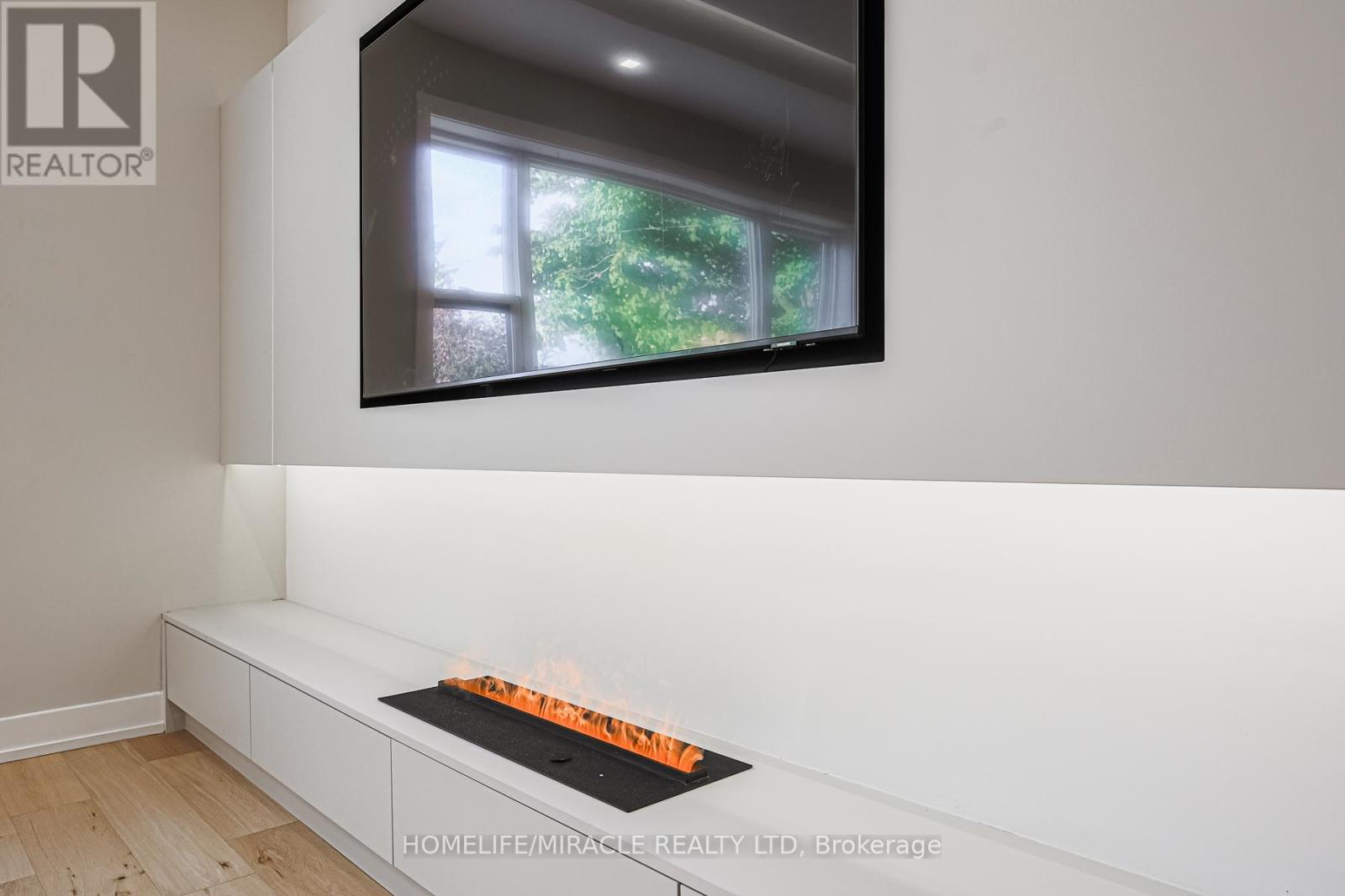 Photo 18 of 88 Inniswood Drive, Toronto ON