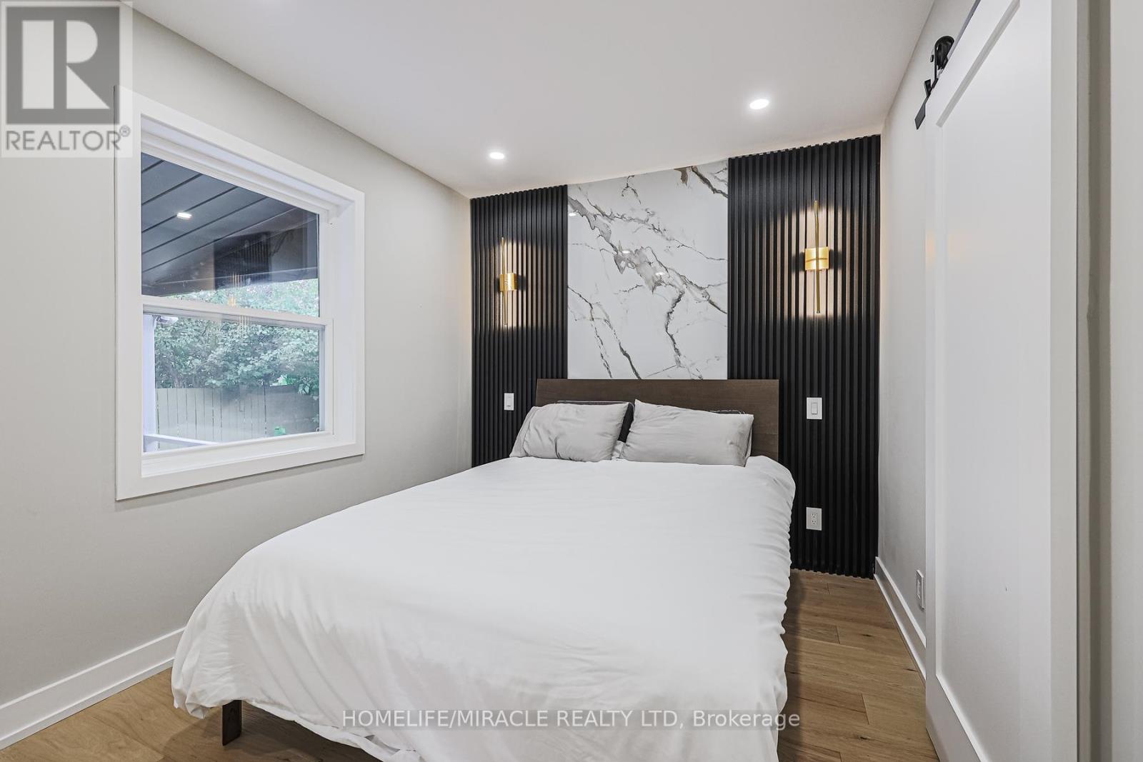 Photo 19 of 88 Inniswood Drive, Toronto ON