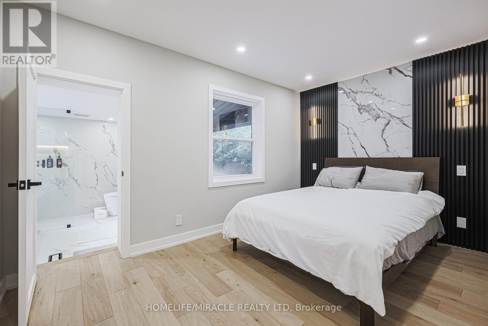 Photo 20 of 88 Inniswood Drive, Toronto ON