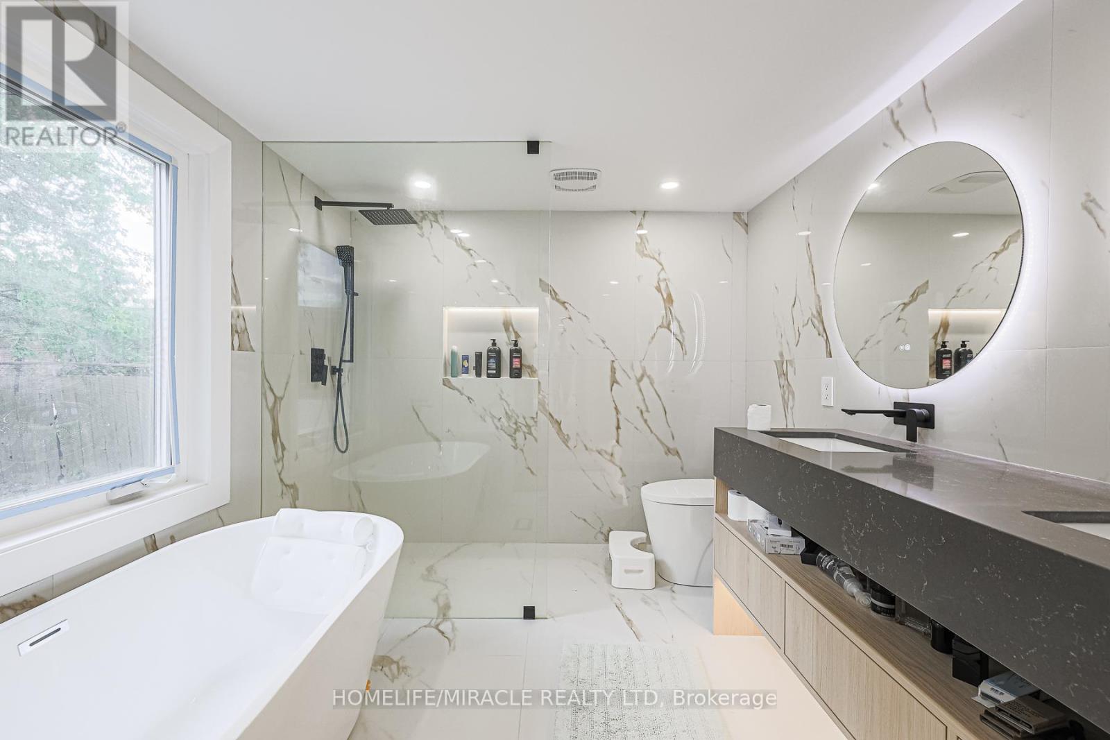 Photo 21 of 88 Inniswood Drive, Toronto ON