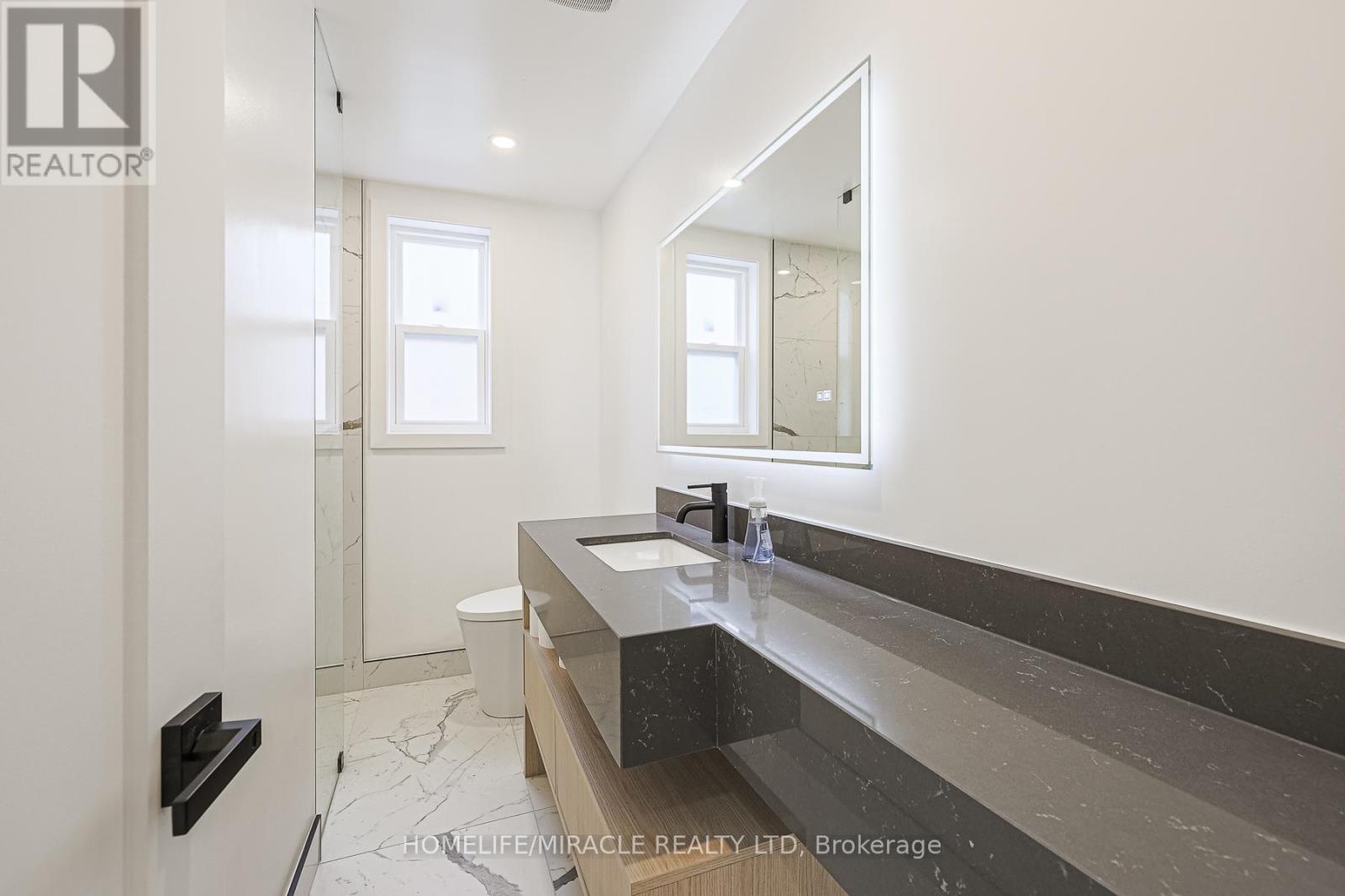 Photo 25 of 88 Inniswood Drive, Toronto ON