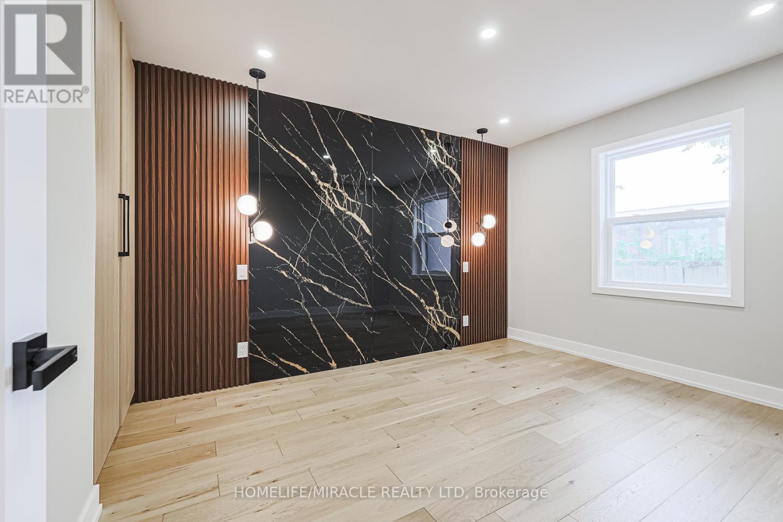 Photo 27 of 88 Inniswood Drive, Toronto ON