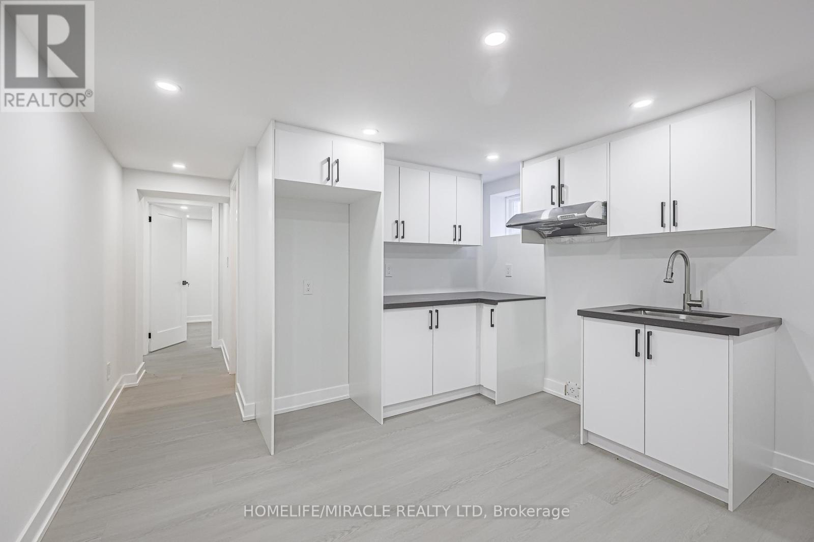 Photo 29 of 88 Inniswood Drive, Toronto ON