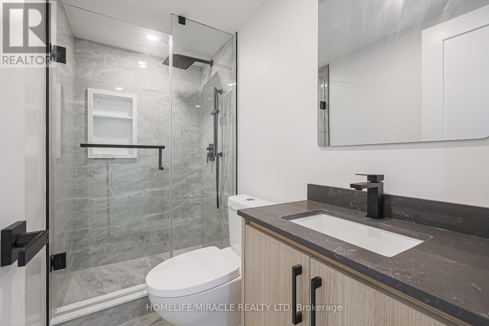 Photo 30 of 88 Inniswood Drive, Toronto ON