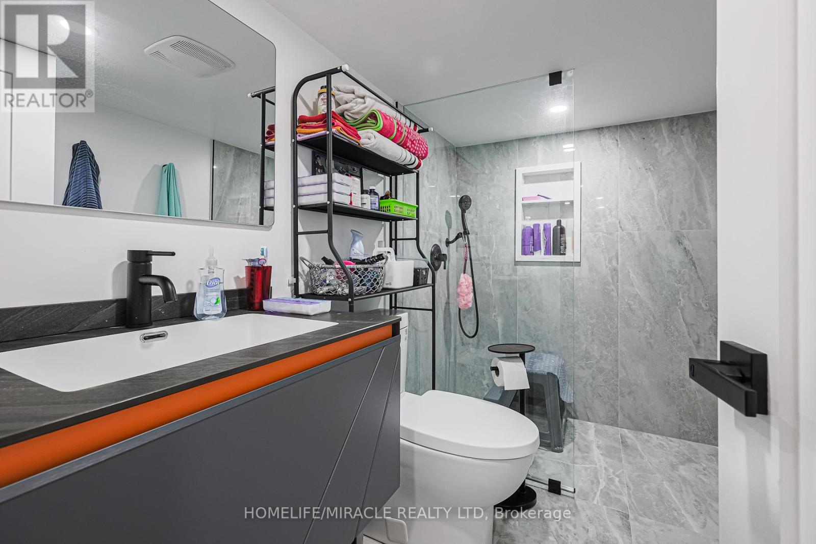 Photo 35 of 88 Inniswood Drive, Toronto ON