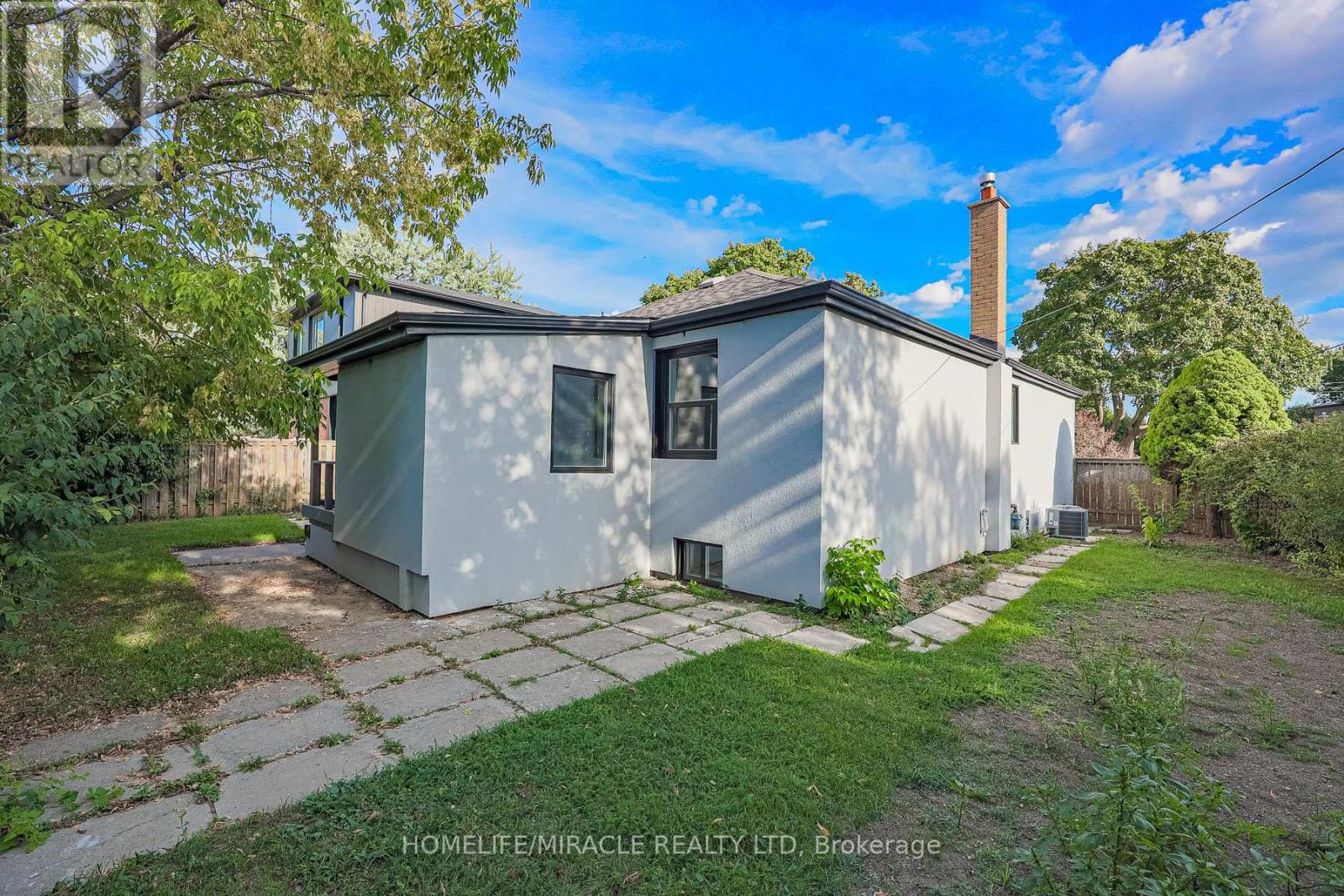 Photo 36 of 88 Inniswood Drive, Toronto ON