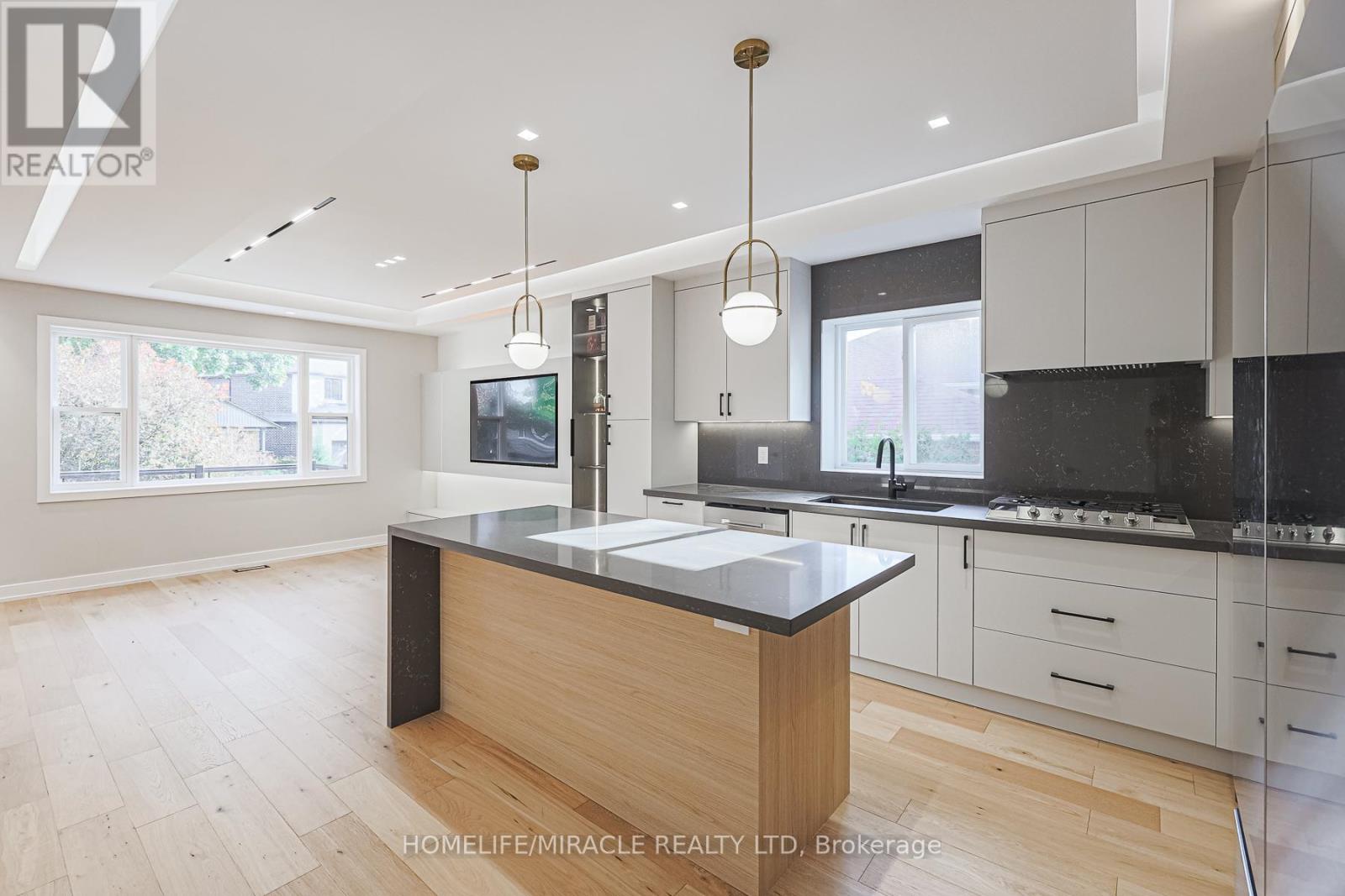 Photo 39 of 88 Inniswood Drive, Toronto ON