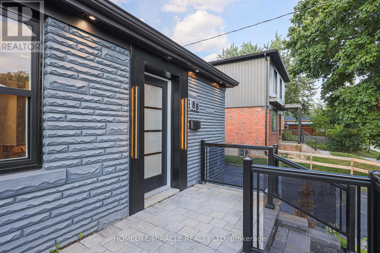 Photo 40 of 88 Inniswood Drive, Toronto ON