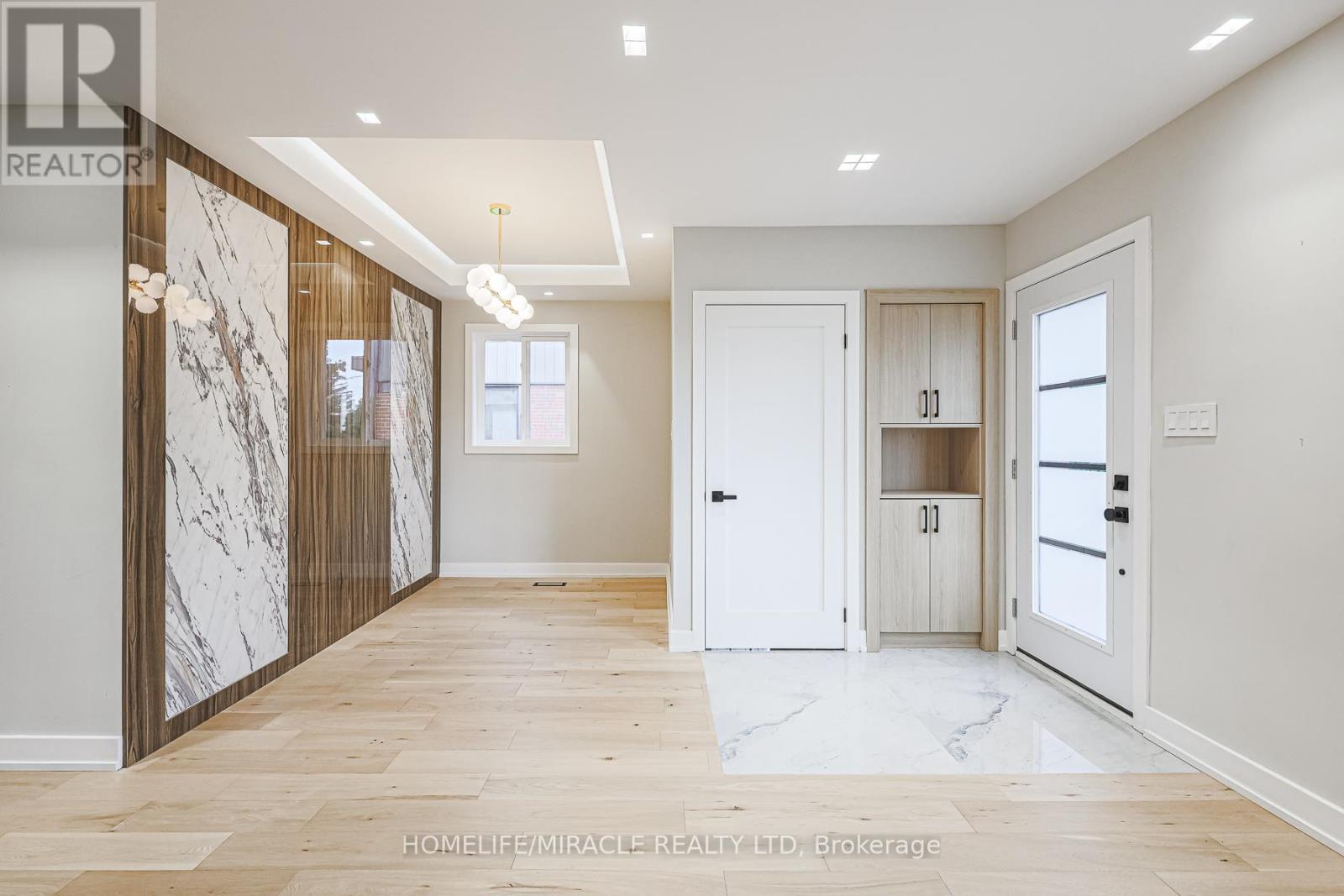 Photo 5 of 88 Inniswood Drive, Toronto ON