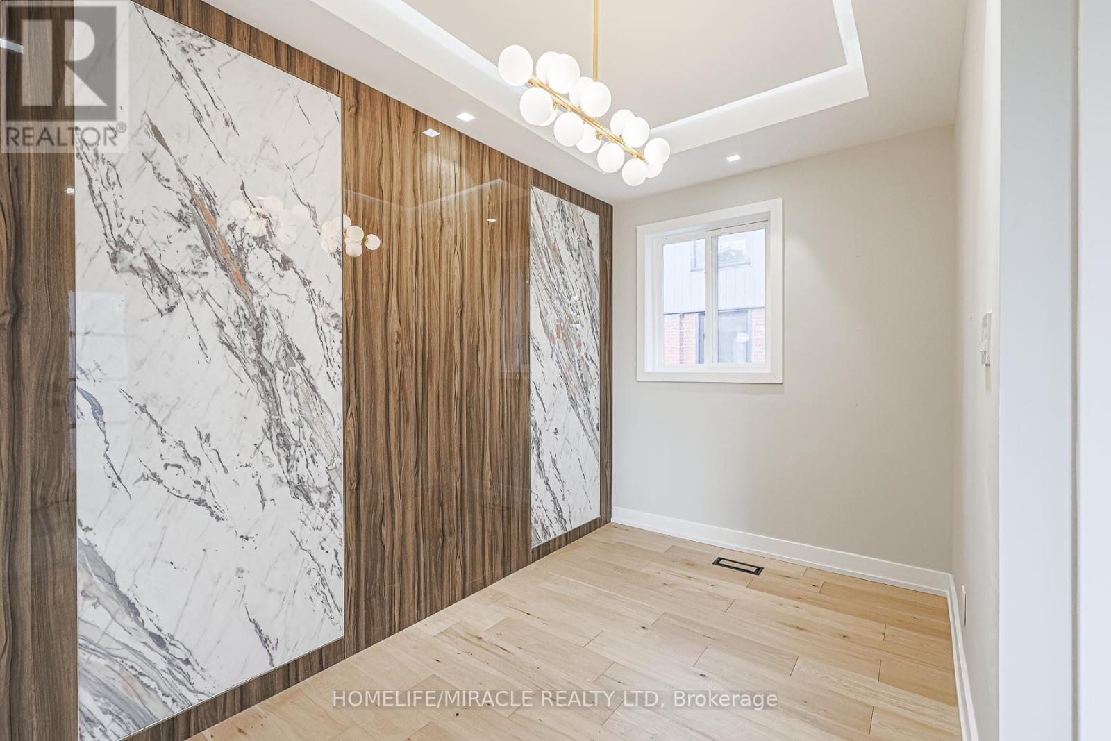 Photo 7 of 88 Inniswood Drive, Toronto ON