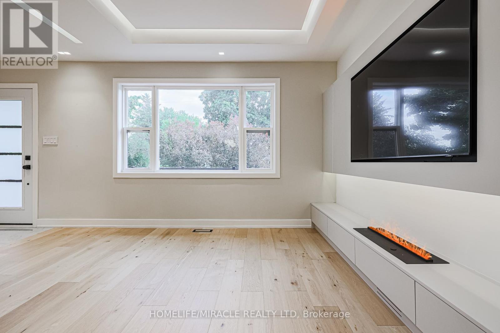Photo 9 of 88 Inniswood Drive, Toronto ON