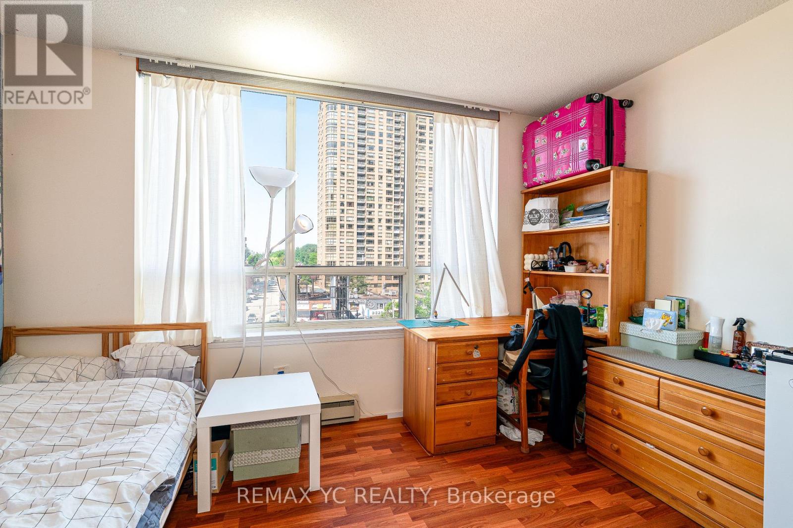 Photo 8 of 614 30 Greenfield Avenue, Toronto ON