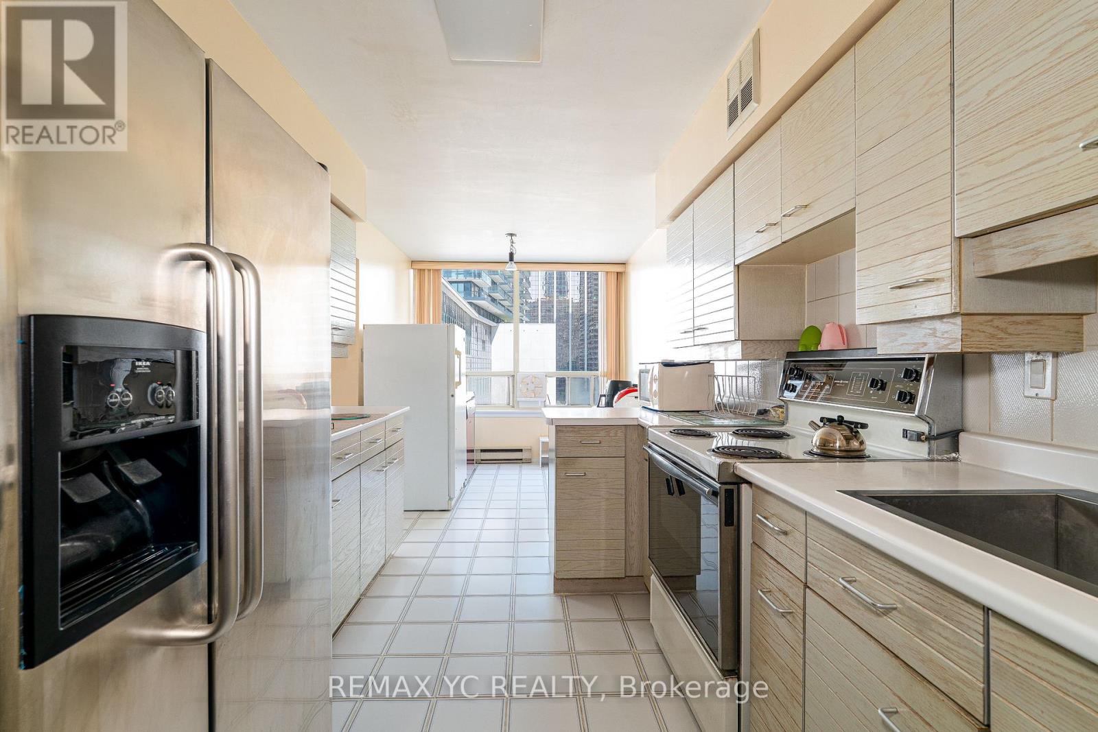 Photo 16 of 614 30 Greenfield Avenue, Toronto ON