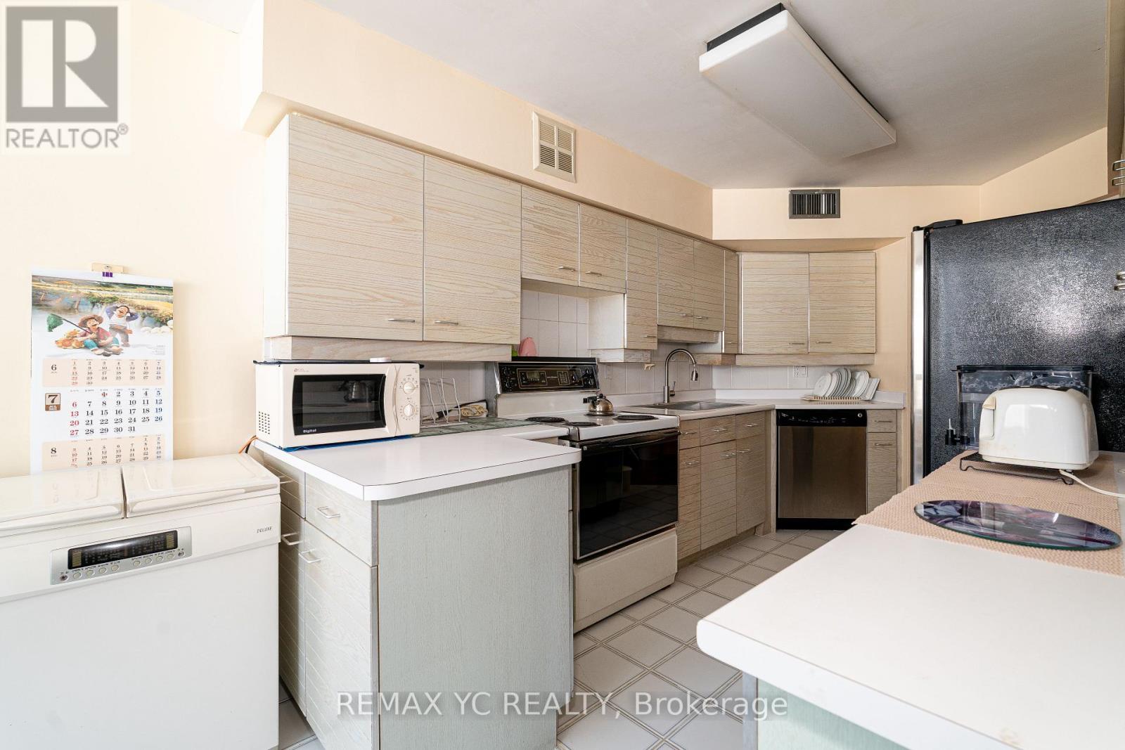 Photo 19 of 614 30 Greenfield Avenue, Toronto ON