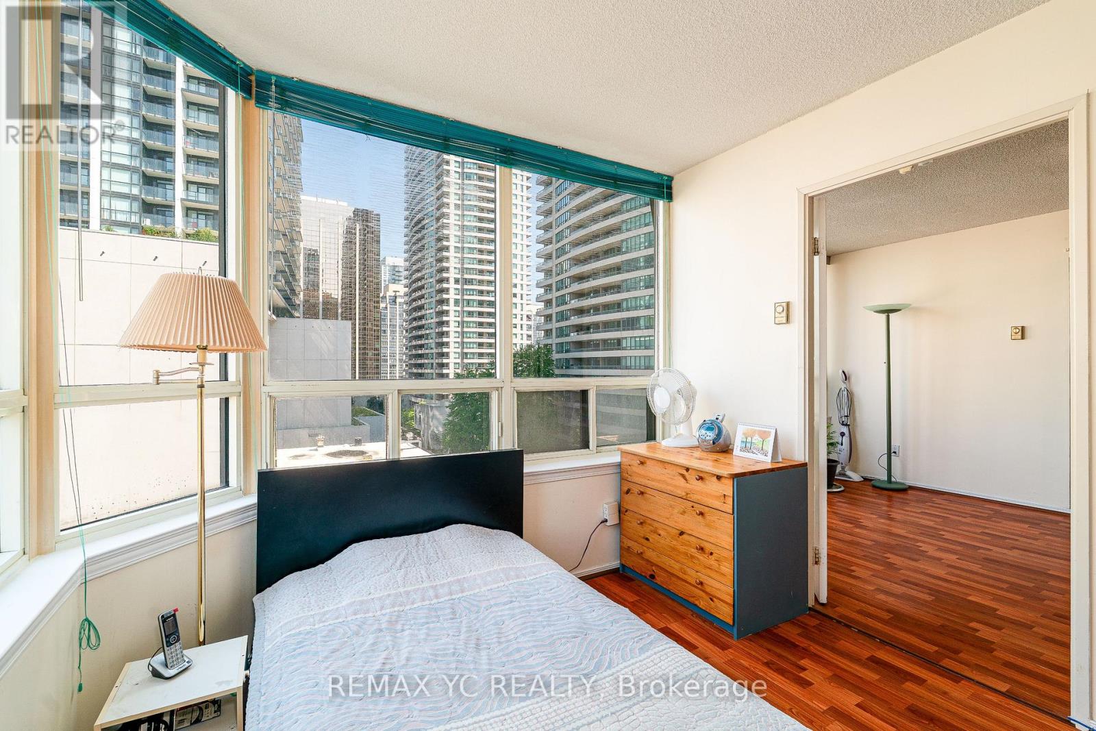 Photo 10 of 614 30 Greenfield Avenue, Toronto ON
