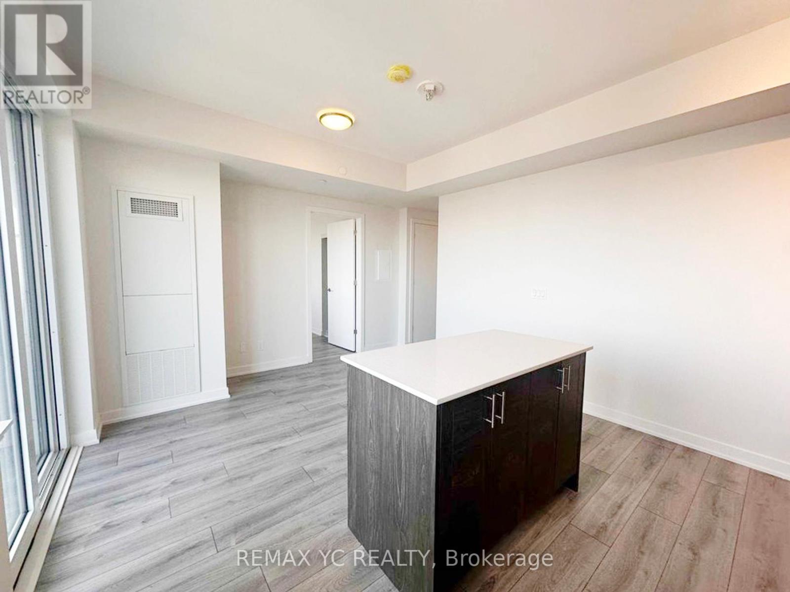 Photo 8 of 809 15 Ellerslie Avenue, Toronto ON