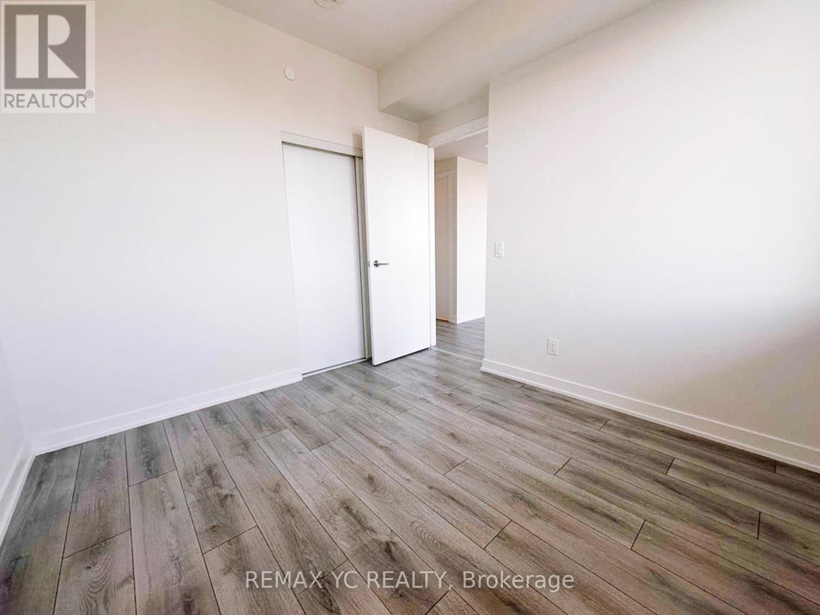Photo 3 of 809 15 Ellerslie Avenue, Toronto ON