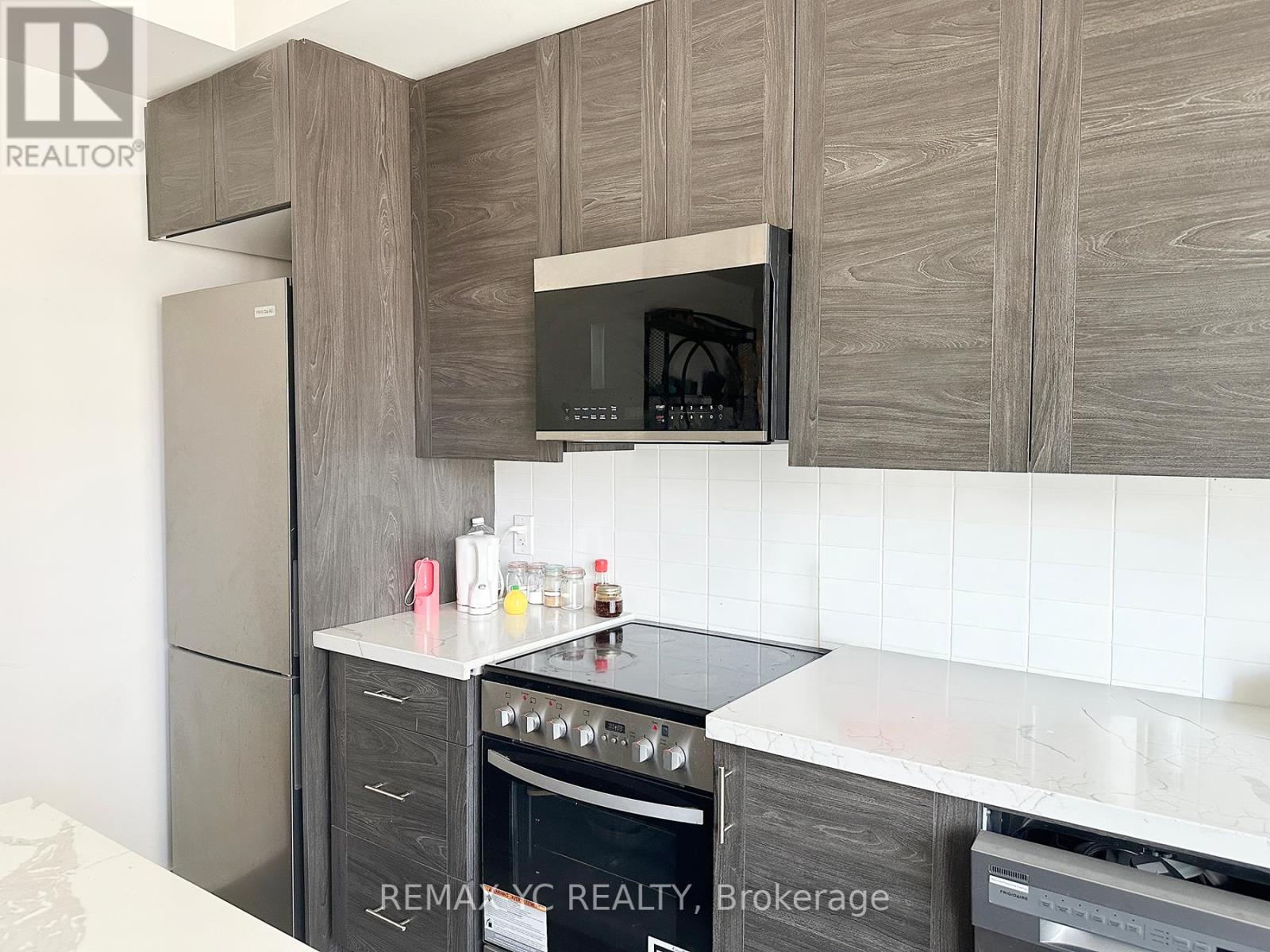 Photo 1 of 809 15 Ellerslie Avenue, Toronto ON
