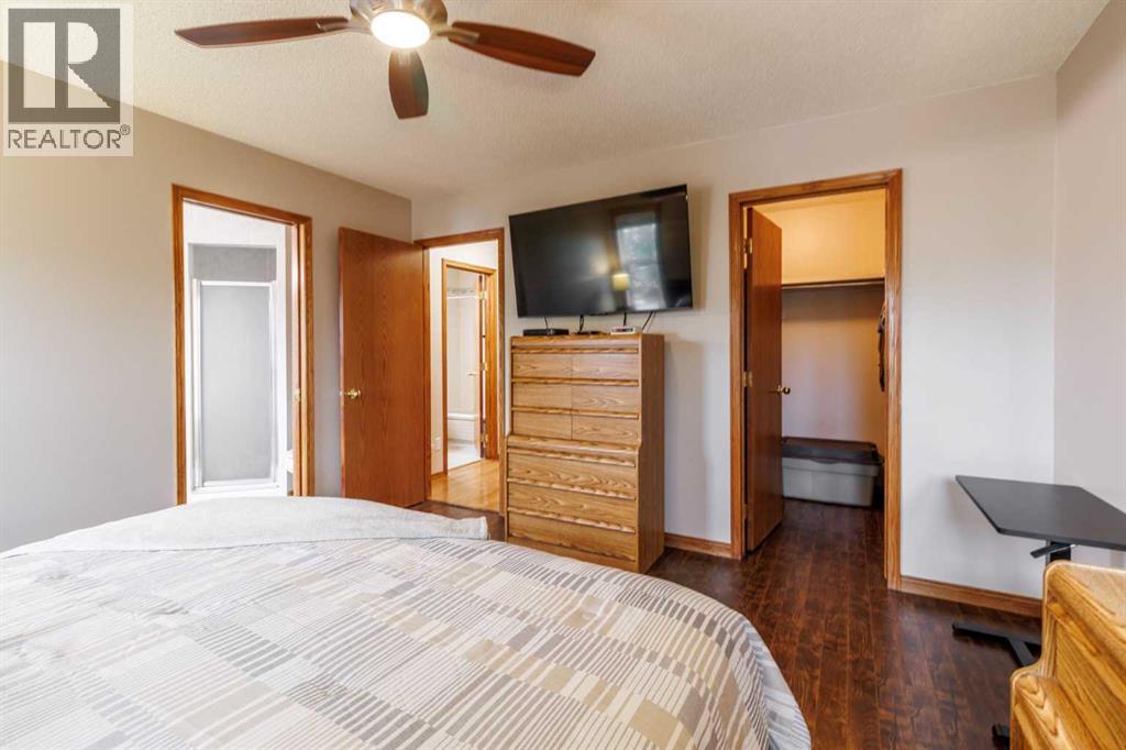 Photo 17 of 20 Macewan Ridge Gate Nw, Calgary AB