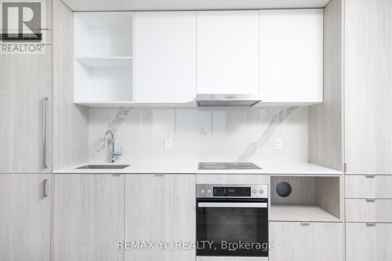 Photo 2 of 6606 138 Downes Street, Toronto ON