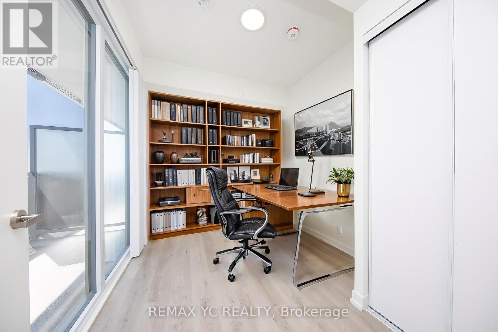 Photo 2 of 6606 138 Downes Street, Toronto ON