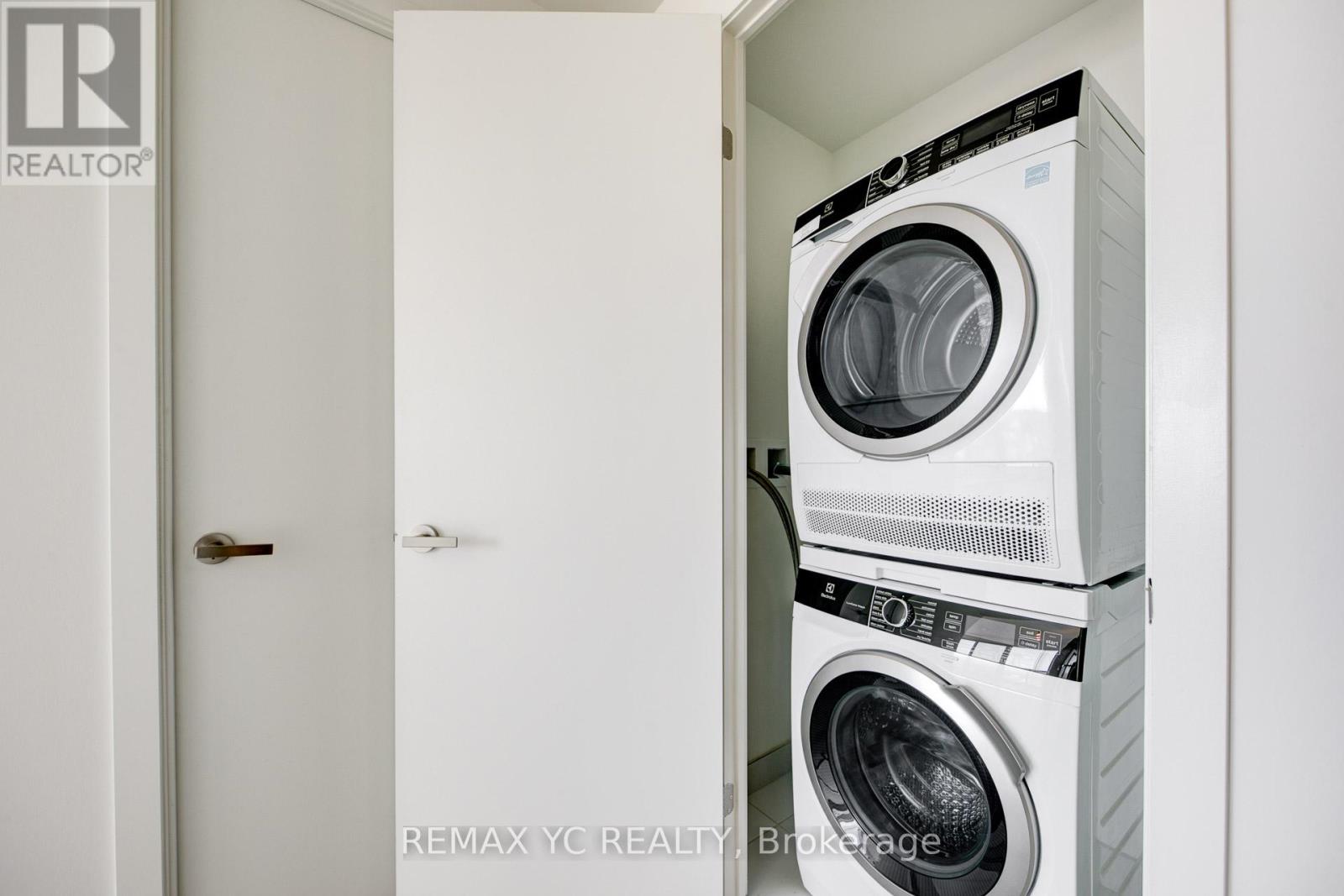 Photo 17 of 6606 138 Downes Street, Toronto ON