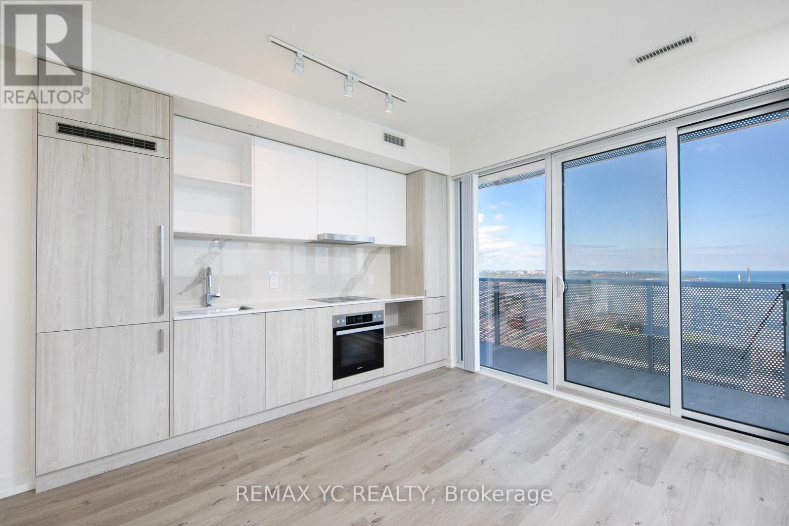 Photo 3 of 6606 138 Downes Street, Toronto ON